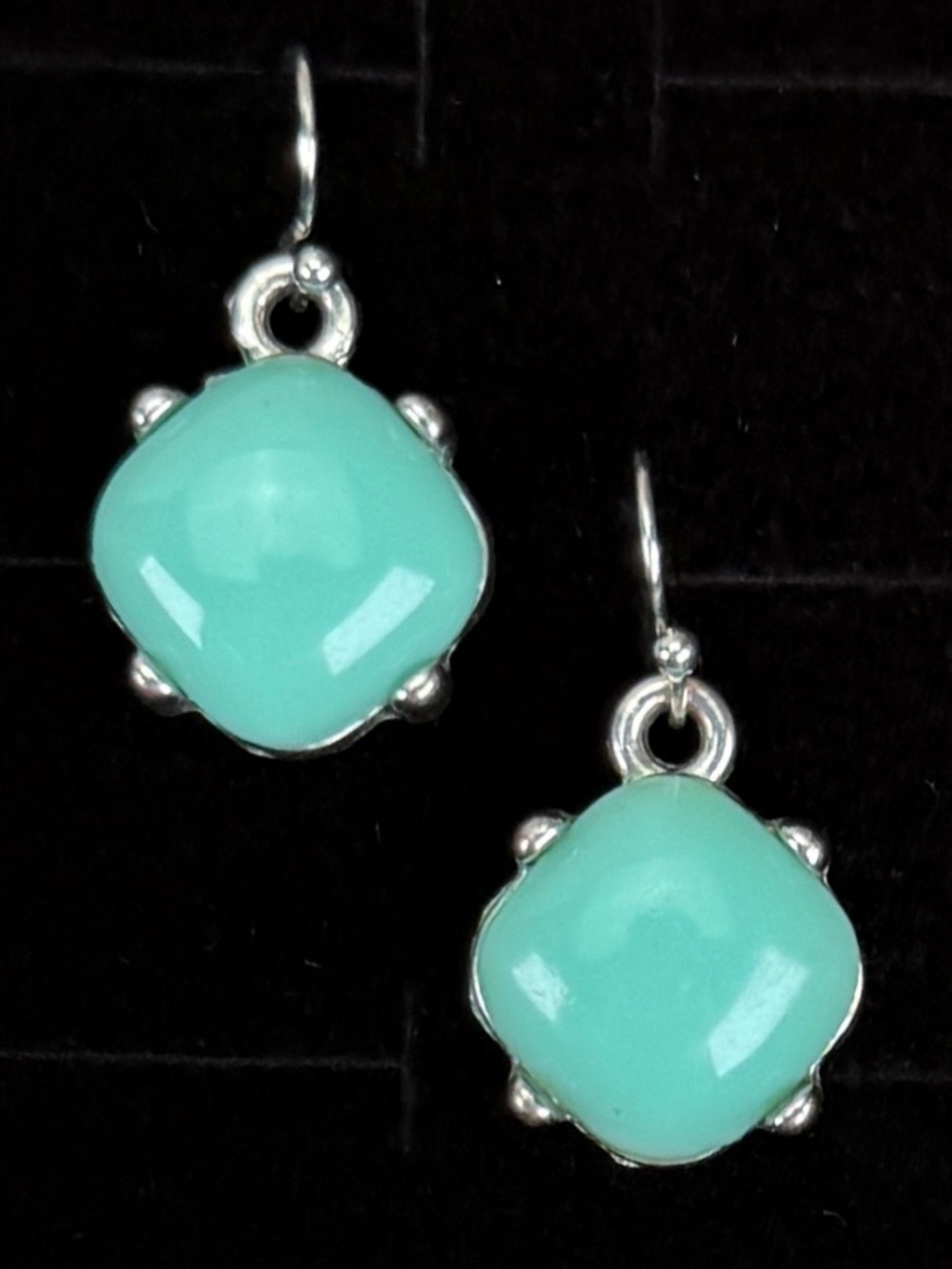 Silvertone, mint green lightweight southwestern style dangle earrings